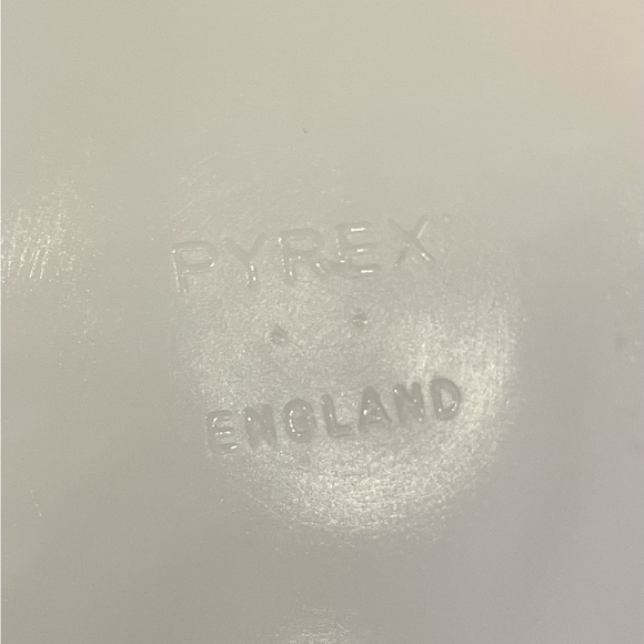 Rare Vintage Pyrex England Country Autumn Casserole Dish with Smokey Lid - Picture 8 of 16